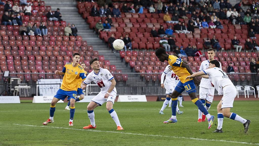 Adama Bojang macht seine Triplette mit einem Kopfball perfekt