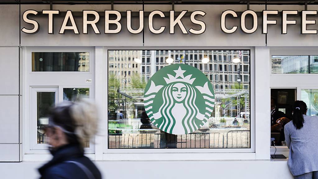 Die Kaffee-Kette des US-Konzerns Starbucks hat im letzten Quartal Umsatz und Gewinn gesteigert.