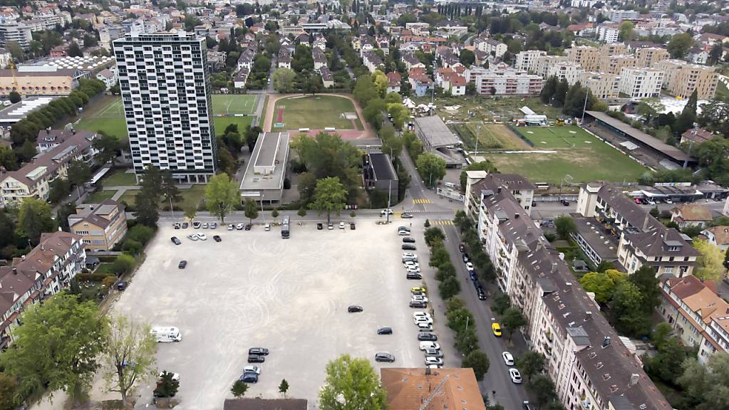 Das geplante Gurzilla Festival im Bieler Gurzelen Stadion (oben rechts) ist abgesagt. (Archivbild)