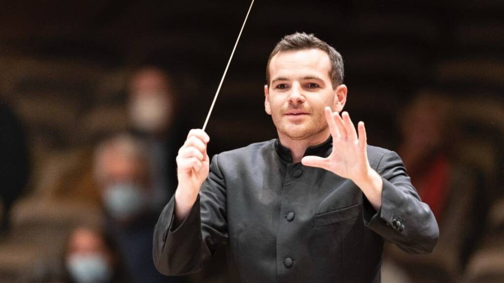 Lionel Bringuier, ehemaliger Chefdirigent des Tonhalle-Orchesters Zürich feierte am Donnerstagabend ein Wiedersehen mit seinem Klangkörper. Dirigiert hat er unter anderem das zeitgenössische Flötenkonzert von Marc-André Dalbavie.