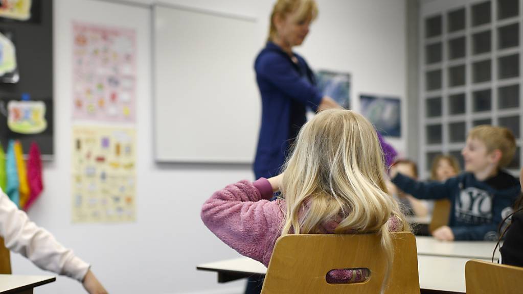 An den Volksschulen im Kanton Luzern soll die psychische Gesundheit der Schülerinnen und Schüler stärker in den Fokus rücken. (Symbolbild)