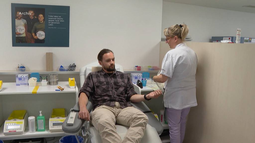 Blutreserven in Bern werden knapp: Rotes Kreuz ruft zum Spenden auf