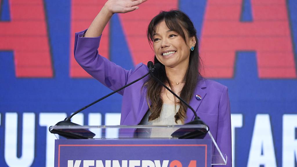 ARCHIV - Die Vizepräsidentschaftskandidatin des parteilosen US-Präsidentschaftsbewerbers Robert F. Kennedy hat einen Zusammenschluss mit Ex-Präsident Donald Trump ins Spiel gebracht. Foto: Eric Risberg/AP/dpa