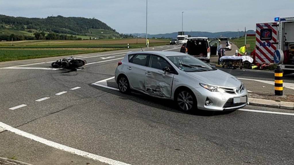 Der Autofahrer nahm dem Töfffahrer auf der Hauptstrasse bei Wagenhausen TG beim Linksabbiegen den Vortritt.