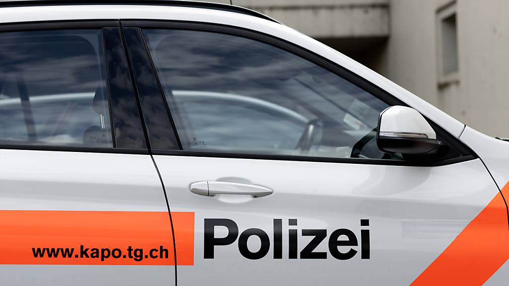 Zwei Personen sind nach einem Einbruch in Amriswil TG mit einem gestohlenen Auto in Richtung Zürich geflohen. (Archivbild)