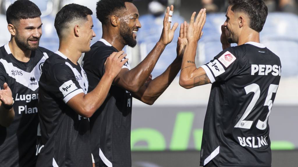 Die Spieler des FC Lugano müssen in der Partie gegen Luzern früher als geplant ran
