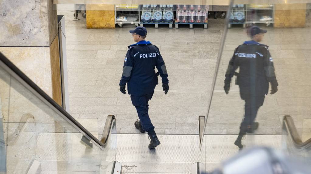 Die Zuger Polizei benötigt mehr Platz für seine Polizistinnen und Polizisten. (Symbolbild)
