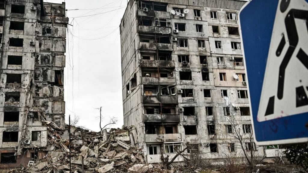 ARCHIV - Blick auf Wohngebäude die durch russische Präzisionsmunition zerstört wurden. Foto: Uncredited/https: