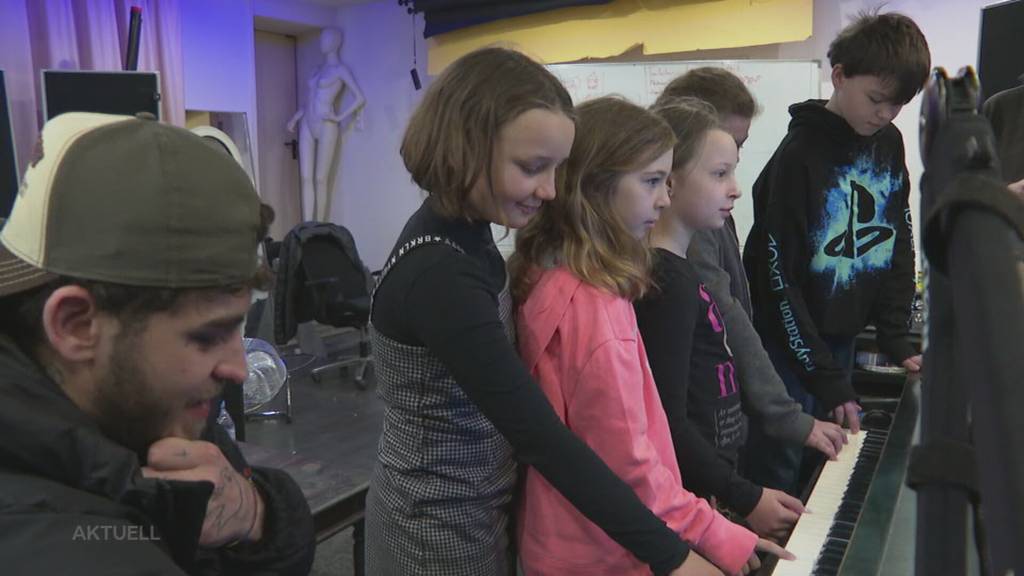 «Mega cool»: Kinder produzieren eigenen Song im Musikstudio