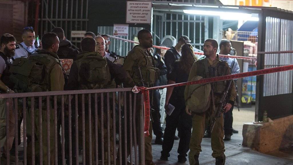 Tatort Supermarkt: Zwei junge Palästinenser werden bei der Tötung eines israelischen Soldaten im Westjordanland erschossen.