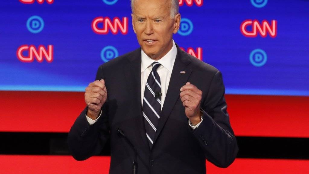 «Schone mich, Kind»: US-Ex-Vizepräsident und Präsidentschaftsanwärter Joe Biden während der TV-Debatte der Demokraten in Detroit.