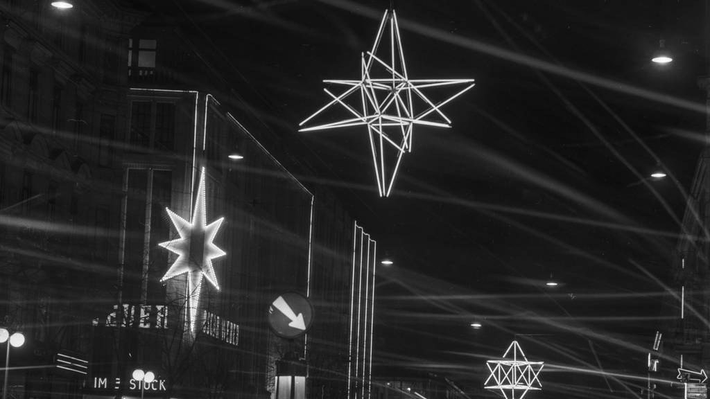 Weihnachtsbeleuchtung in der Zürcher Bahnhofstrasse 1957