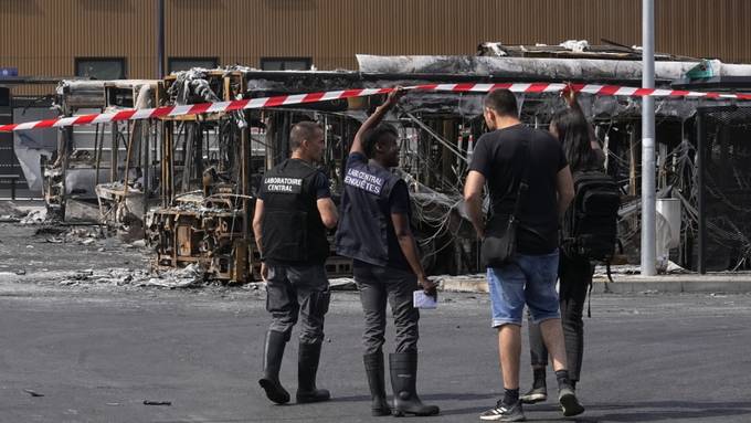 Frankreich ringt um politische Konsequenzen nach schweren Unruhen