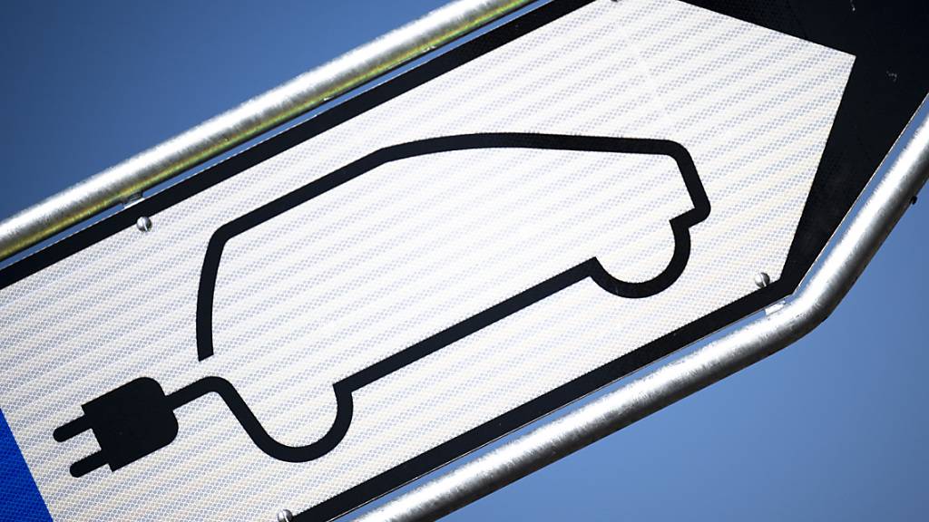 In Nidwalden werden Neubesitzer von Elektrofahrzeugen künftig besteuert. (Symbolbild)