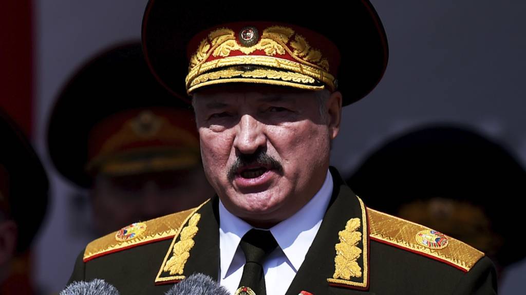 Alexander Lukaschenko, Präsident von Belarus, hält eine Rede bei der Militärparade zum 75. Jahrestag des Sieges über Nazideutschland.