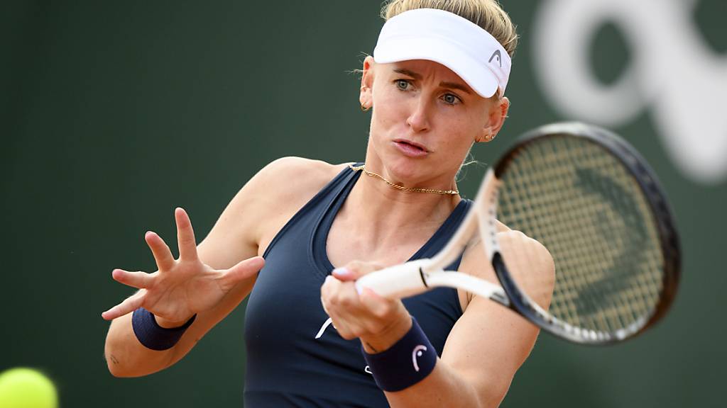 Jil Teichmann kontrolliert das Geschehen gegen Erika Andrejewa, die drei Jahre ältere Schwester der 16-jährigen Mirra Andrejewa