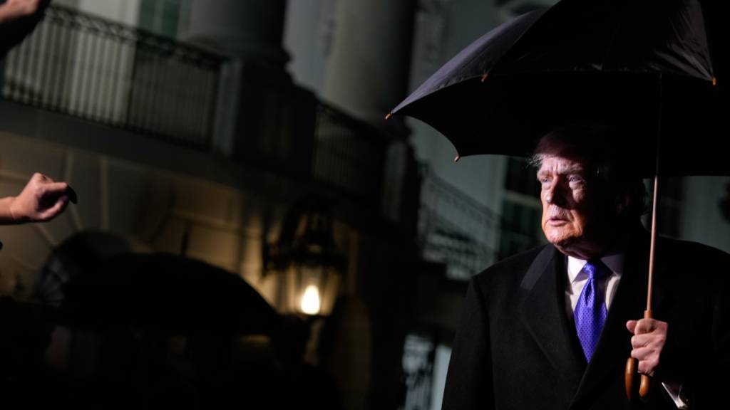 Medien: Trump prüft Militärschläge im Iran, aber nicht nur