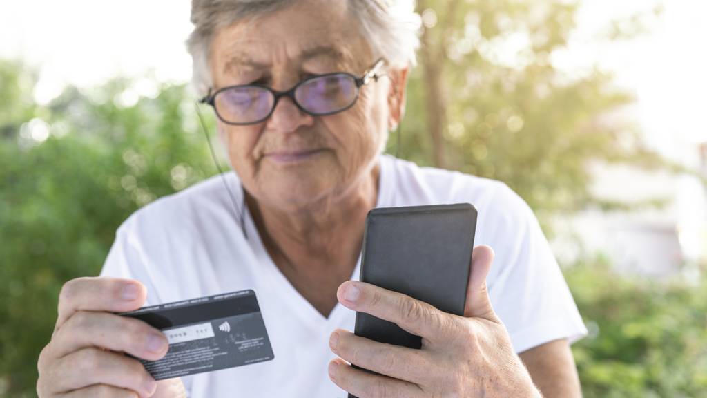 Telefonbetrüger finden immer wieder neue Maschen, um an Geld zu kommen. (Symbolbild)