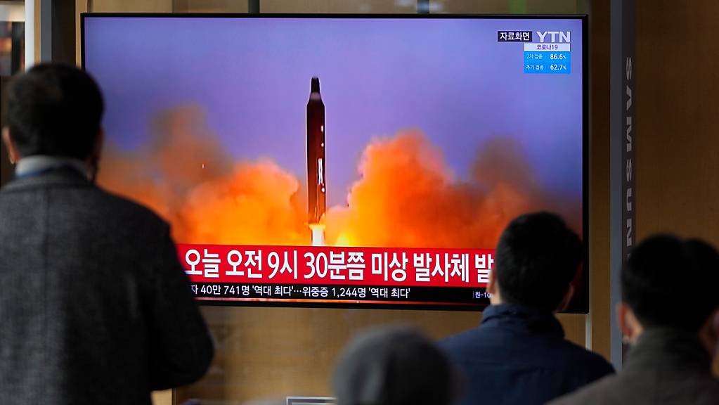 Der jüngste nordkoreanische Raketenstart heute ist nach Angaben des südkoreanischen Militärs offenbar fehlgeschlagen, und es wird spekuliert, dass Nordkorea in Kürze seine größte Langstreckenrakete starten könnte - die größte Provokation seit Jahren. Foto: Lee Jin-Man/AP/dpa