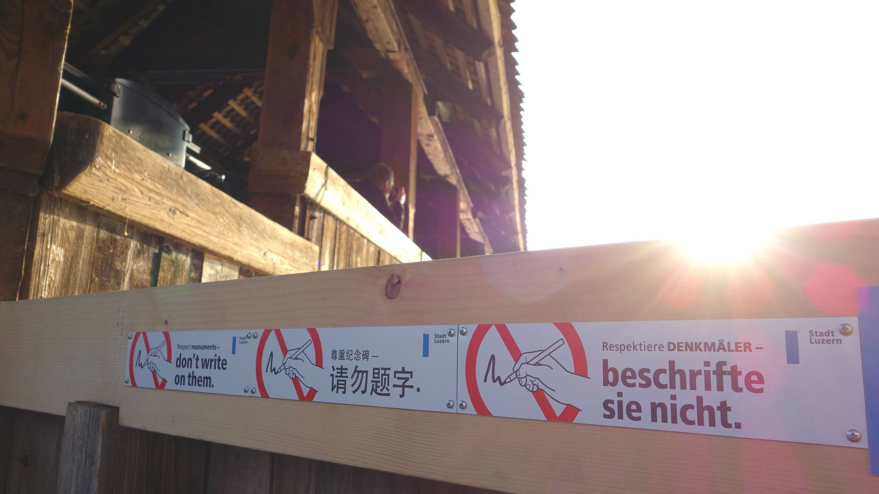 Luzern: Kapellbrücke bitte nicht beschriften