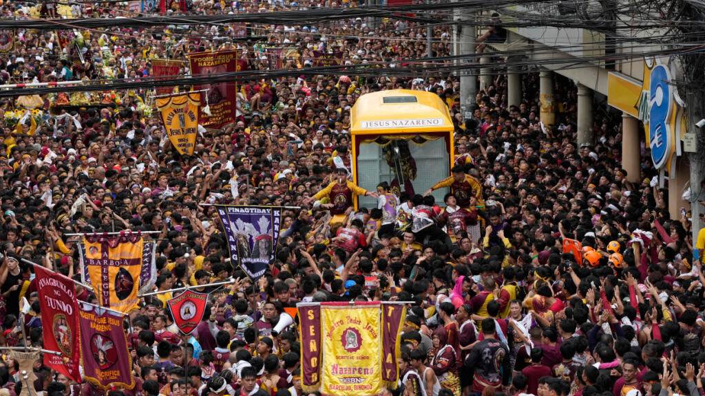 Manila: Mehr als 700.000 Gläubige feiern Jesus-Statue