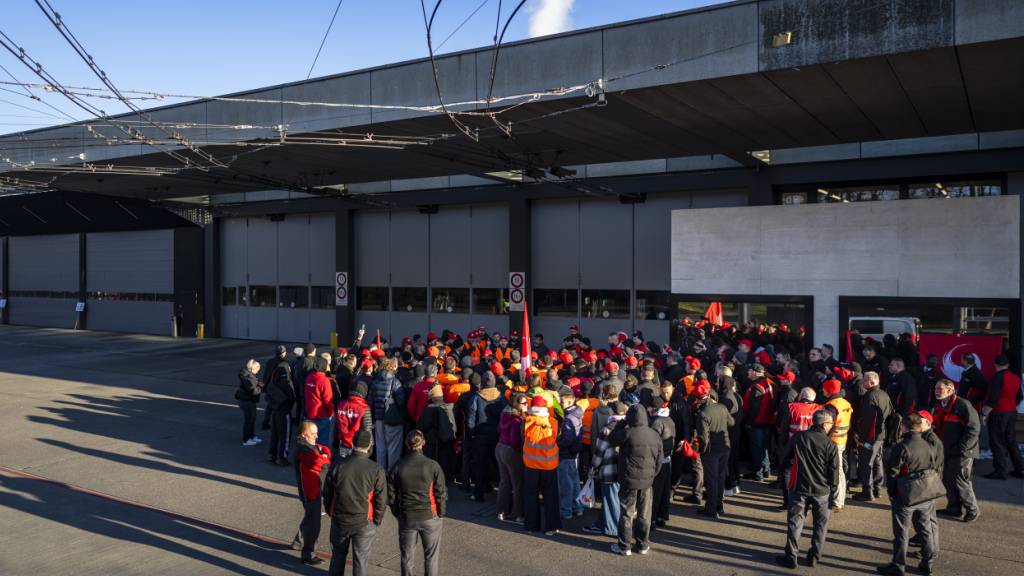 Das Buspersonal von Winterthur trat am Dienstag in einen Streik. Nun dauern Verhandlungen mit der Stadt an. (Archivbild)