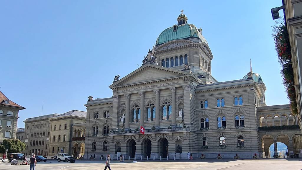 Bern_Bundesplatz_Bundeshaus_rb1