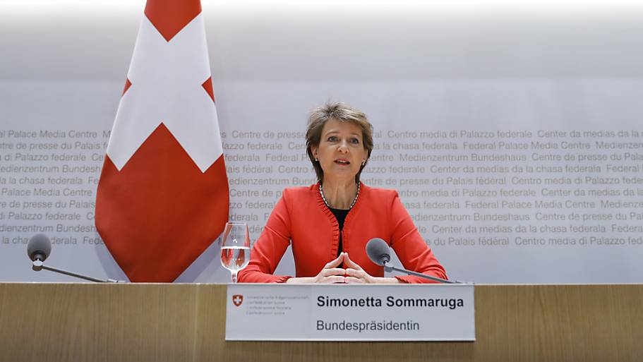 Bundespräsidentin Simonetta Sommaruga will Rückschläge in der Schweiz bei der Ausbreitung der Coronavirus-Infektionen vermeiden und begründet damit die scheibchenweise Lockerung der Notrechtsmassnahmen.