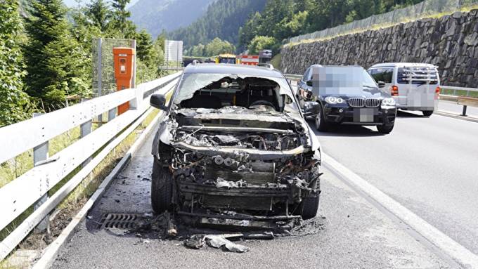 Fahrzeug fängt Feuer auf A2 bei Gurtnellen - keine Verletzten