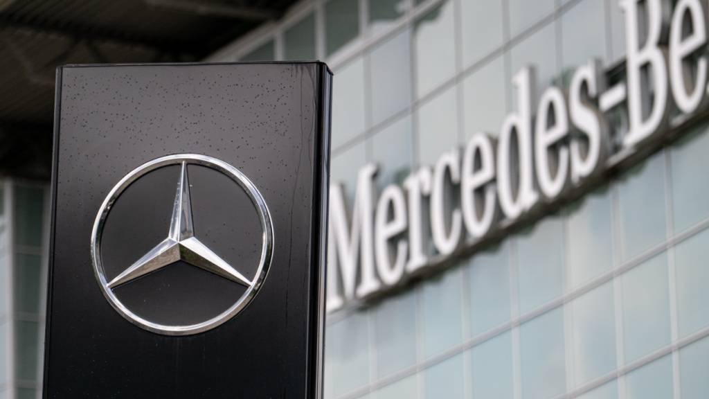 Erstmals seit drei Jahren verbucht Mercedes-Benz in einem Quartal wieder Gewinn. (Archvbild)