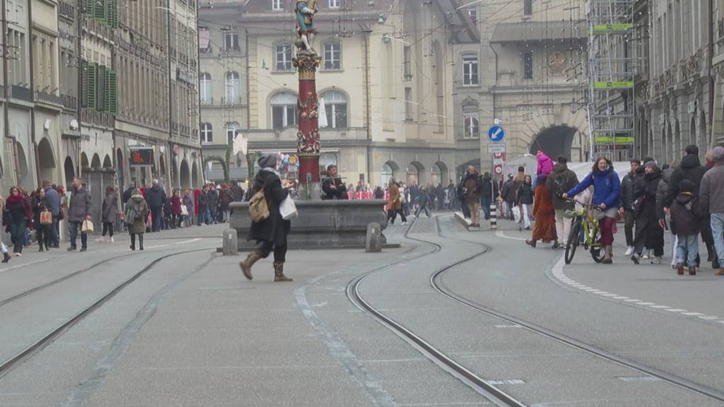 Jagd auf letzte Weihnachtsgeschenke am Sonntagsverkauf