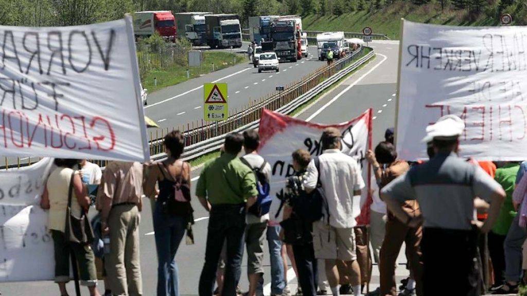 Bereits 2005 blockierten Demonstranten die Tauernautobahn,  um gegen den wachsenden Transitverkehr zu protestieren. (Archivbild)