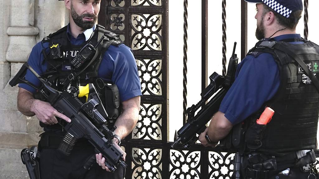 Nachdem ein Polizist in Großbritannien nach einem tödlichen Schuss wegen Mordes angeklagt worden ist, gibt es nun Protest innerhalb der Londoner Polizei. Foto: Kin Cheung/AP/dpa