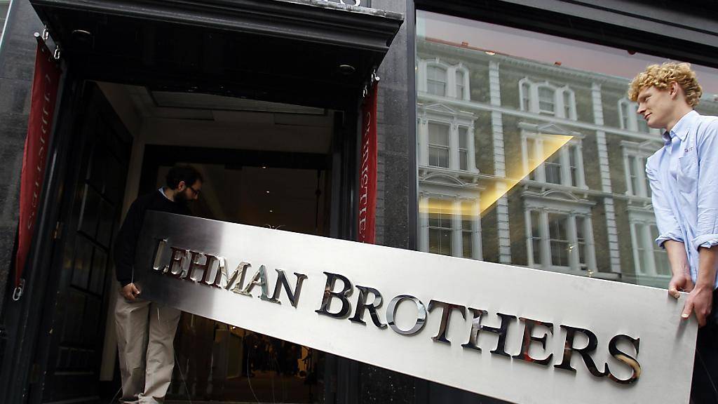 Versteigerung eines Logos der gescheiterten Investmentbank Lehman Brothers: Um Zivilklagen mit Lehman-Gläubigern beizulegen, will die Grossbank JP Morgen rund 1,4 Milliarden Dollar bezahlen. (Archivbild)