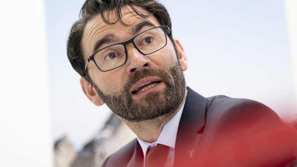 Der Glarner Regierungsrat Thomas Tschudi (SVP) ist erfreut über die zusätzlichen SBB-Halte im Bahnhof Nieder- und Oberurnen. (Archivbild)