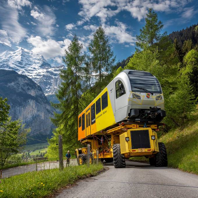 Nach spektakulärem Transport – nächster neuer Zug in Mürren 