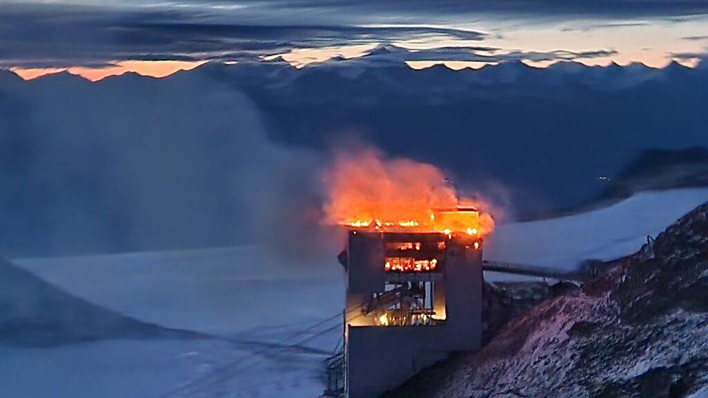 Das von Stararchitekt Mario Botta entworfene Restaurant in der Bergstation des Glacier 3000 brannte am Montagmorgen.
