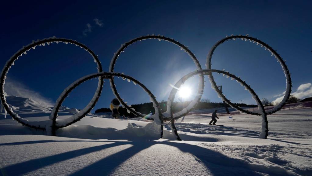 Die Olympischen Ringe im Stelvio Ski Center in Bormio, wo neben den alpinen Männer-Skirennen erstmals an Winterspielen auch die Skitourenrennen stattfinden