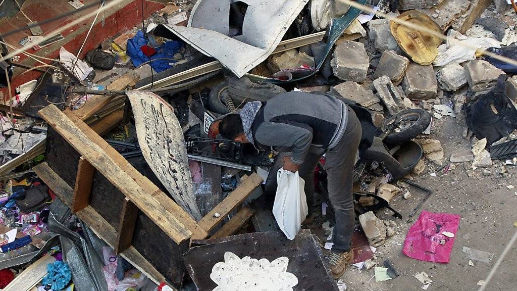 Trümmerhaufen nach den Anschlägen von Beirut vom vergangenen Donnerstag: Im vergangenen Jahr sind nach der Zählung einer britischen Organisation fast 33'000 Menschen durch Terror ums Leben gekommen. (Archivbild)