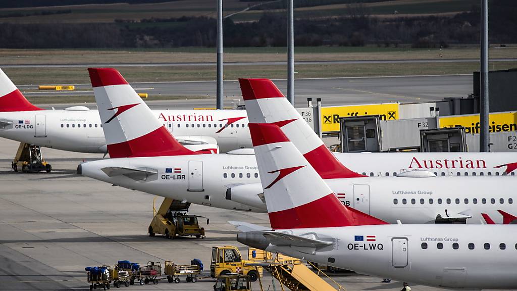 Die zur Lufthansa-Gruppe gehörende Austrian Airlines verkleinert wegen der Coronakrise ihre Flotte. Der Neustartplan sieht 2022 eine Flotte von rund 60 Flugzeugen vor. Derzeit sind es 80 Maschinen. (Archiv)