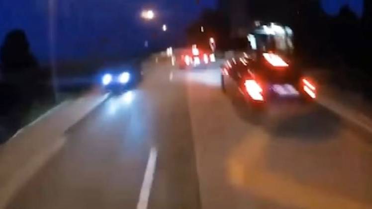 Von der Verfolgungsjagd existiert ein Video, das mit der Helmkamera des Töfffahrers aufgenommen wurde.