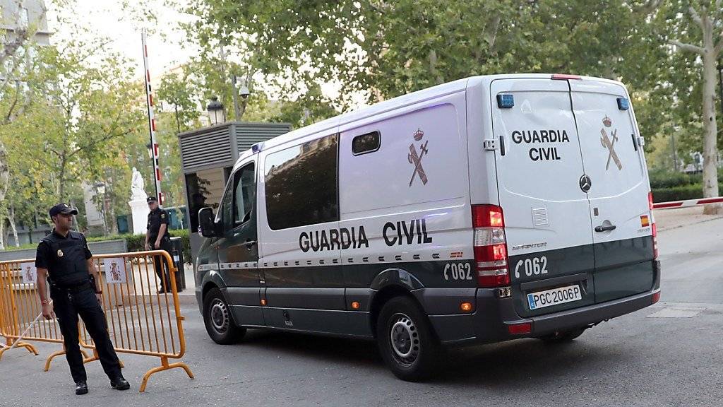 Ankunft der vier Verdächtigen zur Anhörung in Madrid