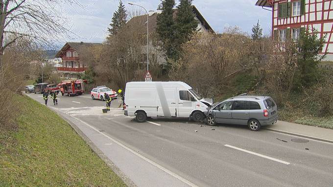 Sieben Verletzte nach Frontalkollision