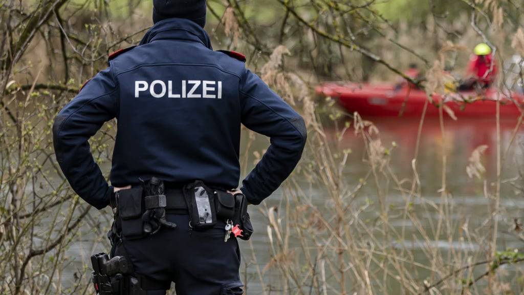 Die Zahl der Stellen bei der Kantonspolizei Zürich soll um rund 100 erhöht werden. Zudem will der Regierungsrat der Polizei mehr Möglichkeiten zur Verbrechensbekämpfung geben. (Symbolbild)