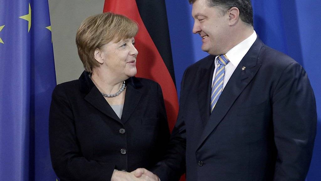 Die Kanzlerin Angela Merkel und der ukrainische Präsident Petro Poroschenko waren sich in Berlin einig, dass in der Ostukraine eine wirkliche Waffenruhe erreicht werden muss.