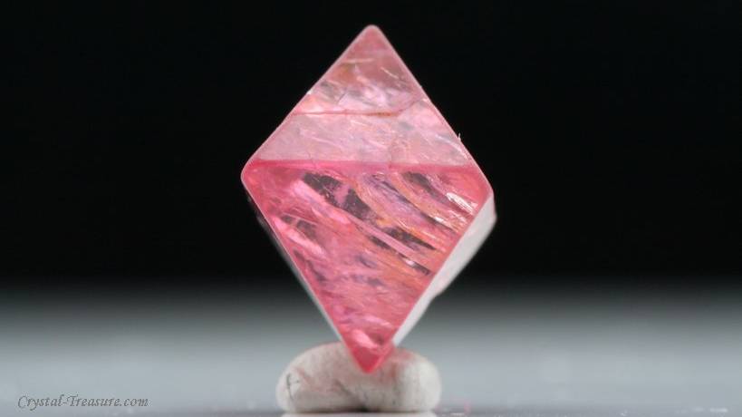 kristall in oktaeder Form