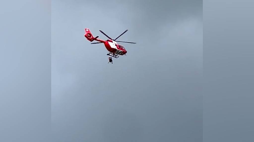 Mann in Balsthal von giftiger Schlange gebissen – Rega fliegt ihn ins Spital