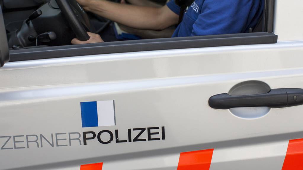 Die Luzerner Polizei kann derzeit von Festnetzanschlüssen der Sunrise nicht via Notruf 112, 117 oder 118 erreicht werden. (Archivbild)