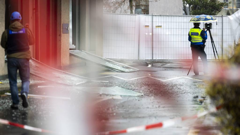 Die mutmasslich Verantwortlichen für diesen Bancomaten-Angriff in Gland VD Anfang Dezember 2025 sind in den Niederlanden festgenommen worden. (Archivbild)