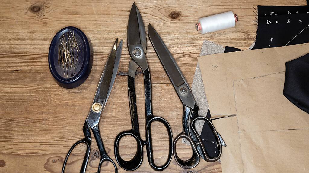 In verschiedenen Ateliers - unter anderem Textil - werden stellensuchende Frauen auf die Integration in den Arbeitsmarkt vorbereitet. (Symbolbild)